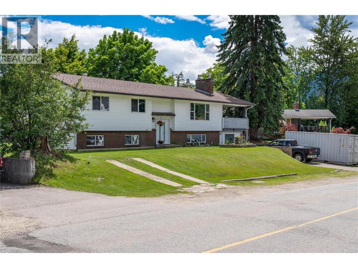 162 Pearkes Drive — photo 1