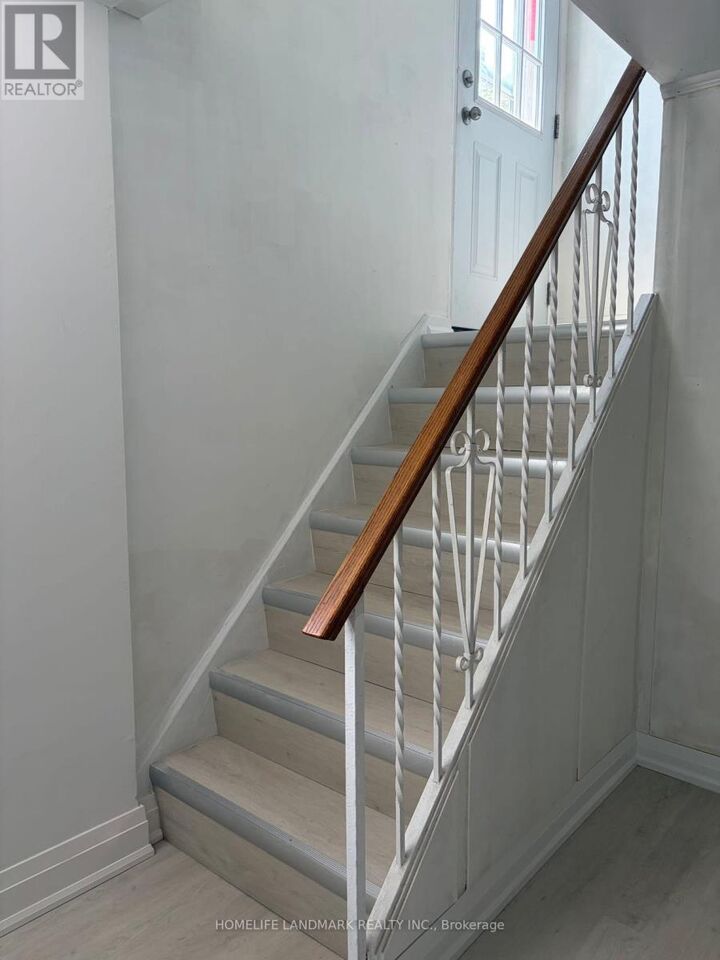 Property Photo:  20 Burbank Drive  ON M2K 1M8 