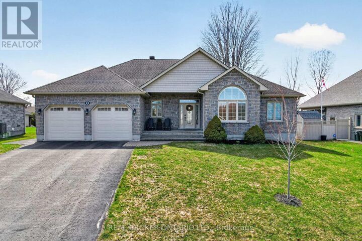 Property Photo:  12 Penny Lane  ON K0C 1P0 