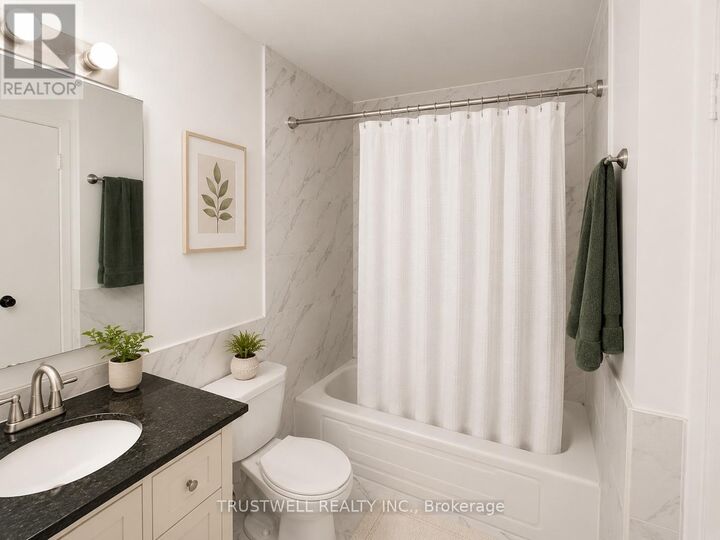 Property Photo:  124 Atlantic Avenue Apt B  ON M6K 1X9 