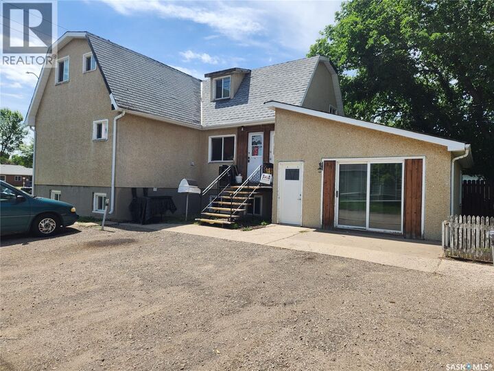 Property Photo:  901 King Street  SK S4A 1L3 