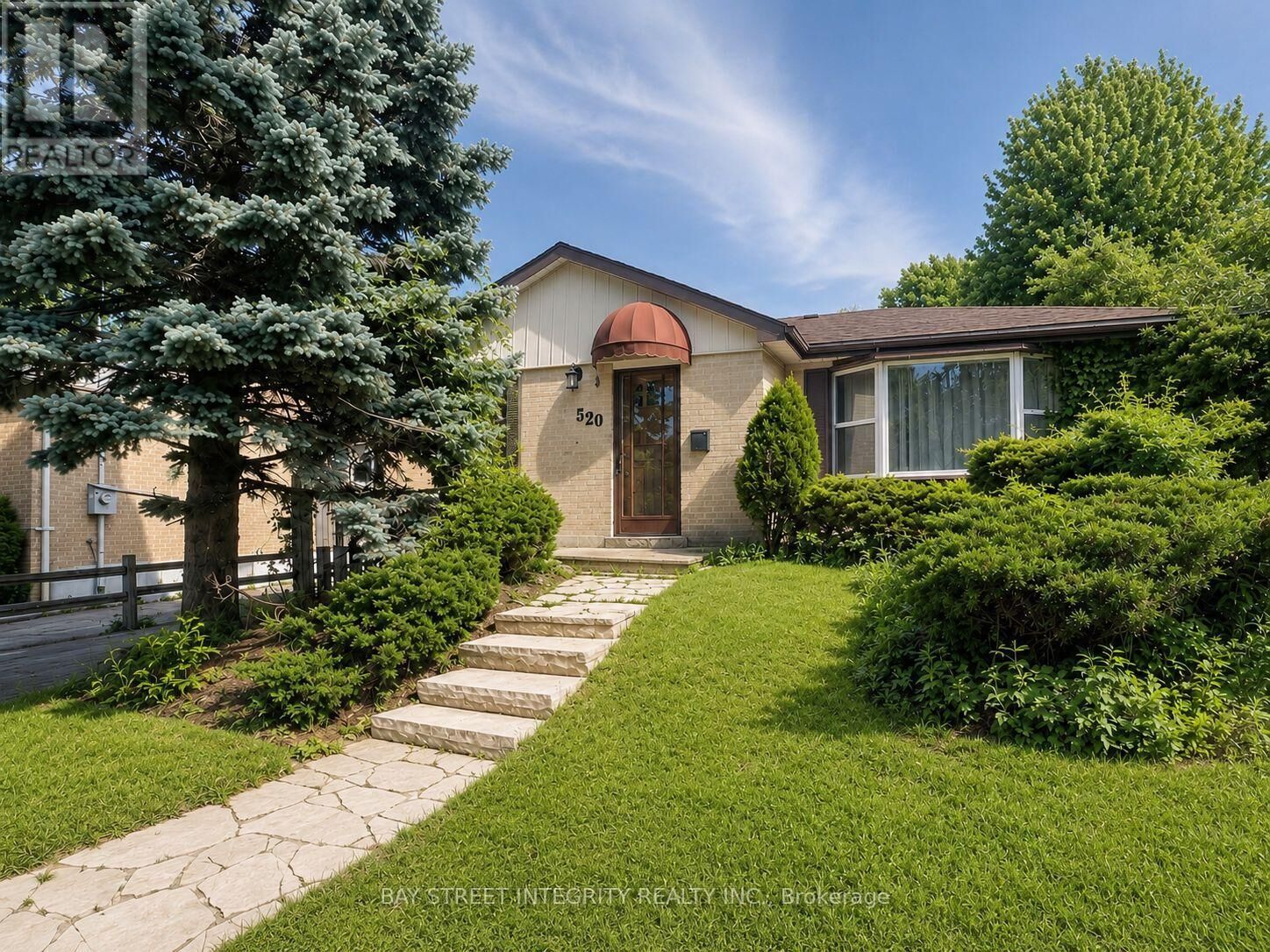 Property Photo: 520 Lynett Crescent ON L4C 2V9
