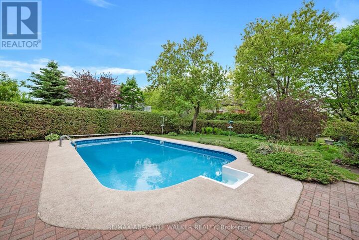Property Photo: 1410 Clay Court ON K1C 4T2