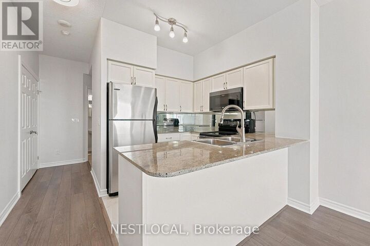 Property Photo:  388 Prince Of Wales Drive 2611  ON L5B 0A1 