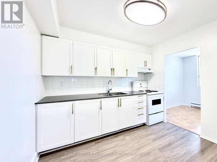 Property Photo:  525 Eglinton Avenue East 804  ON M4P 1N5 