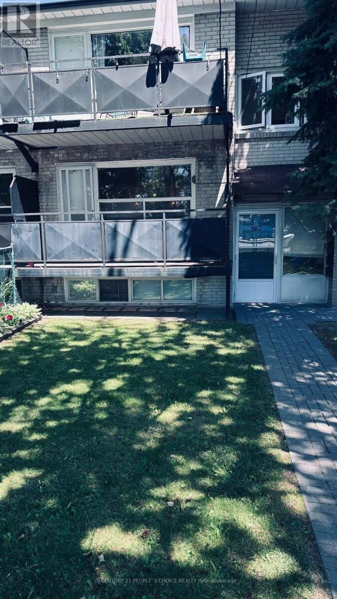 Property Photo:  812 Ellesmere Road  ON M1P 2W4 