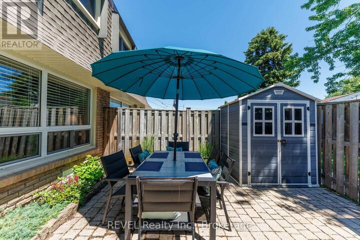 Property Photo:  5 Woodlawn Court 104  ON L3M 3T4 