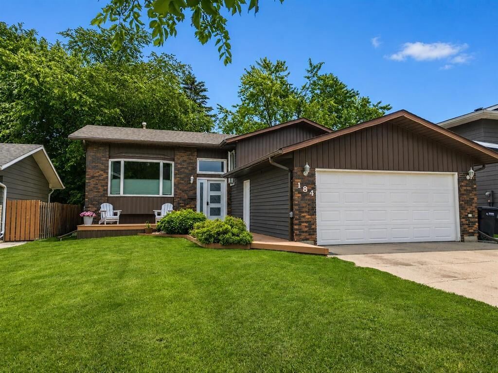 Property Photo:  184 Prairie Crescent  MB R7B 3S6 