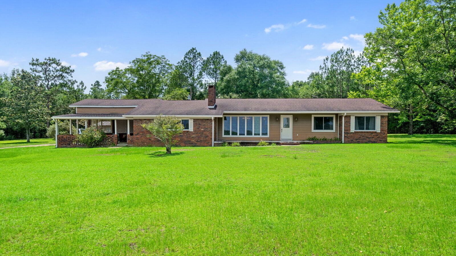 Property Photo: 1310 Carlis Lane FL 32464
