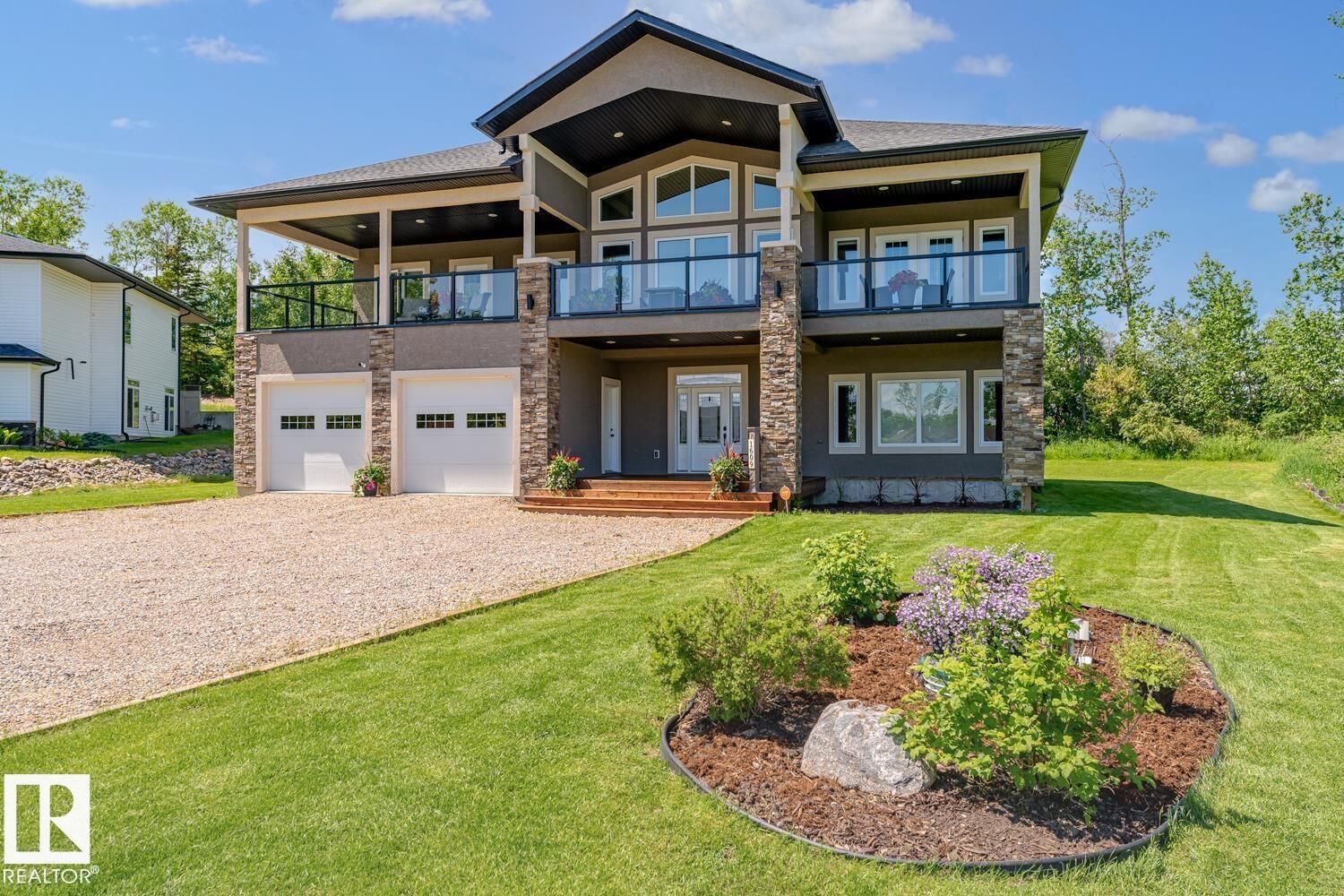Property Photo: 1609 Horseshoe Bay AB T9M 1G9