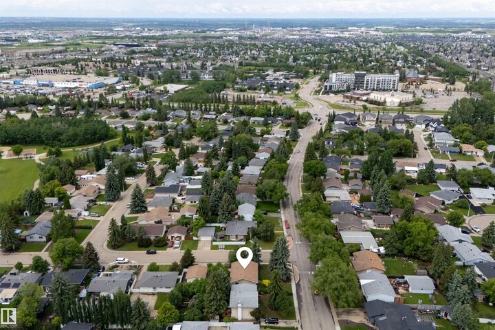 Property Photo:  18 Glenbrook Boulevard  AB T8A 2Z1 