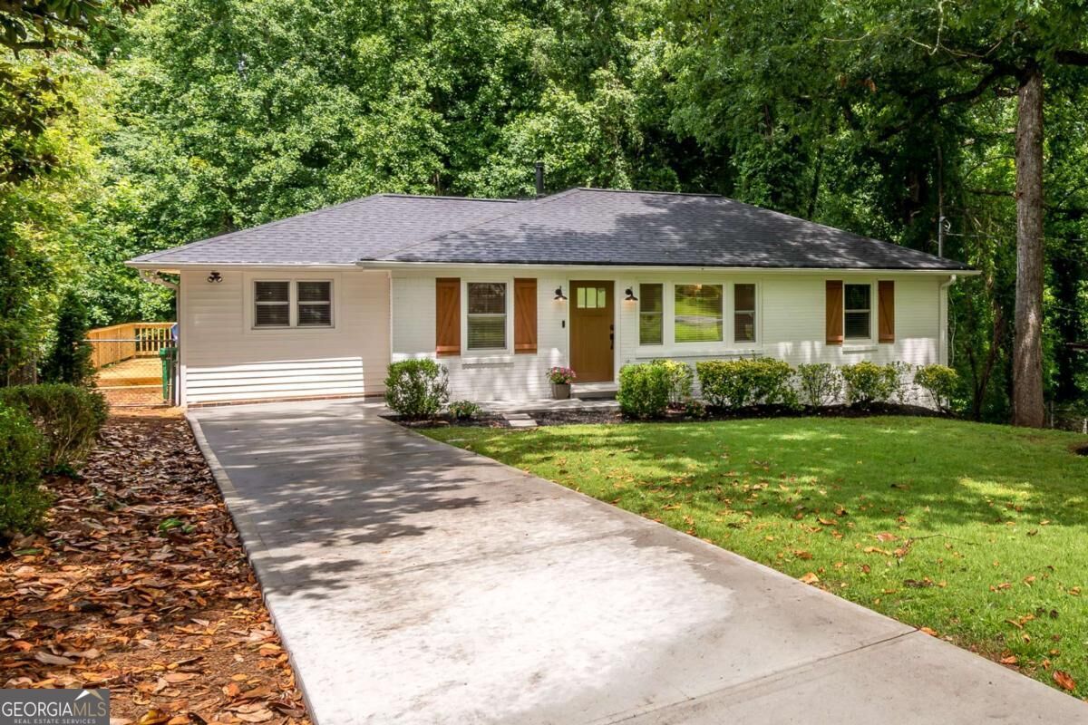 Property Photo:  2093 Wildrose Drive  GA 30032 