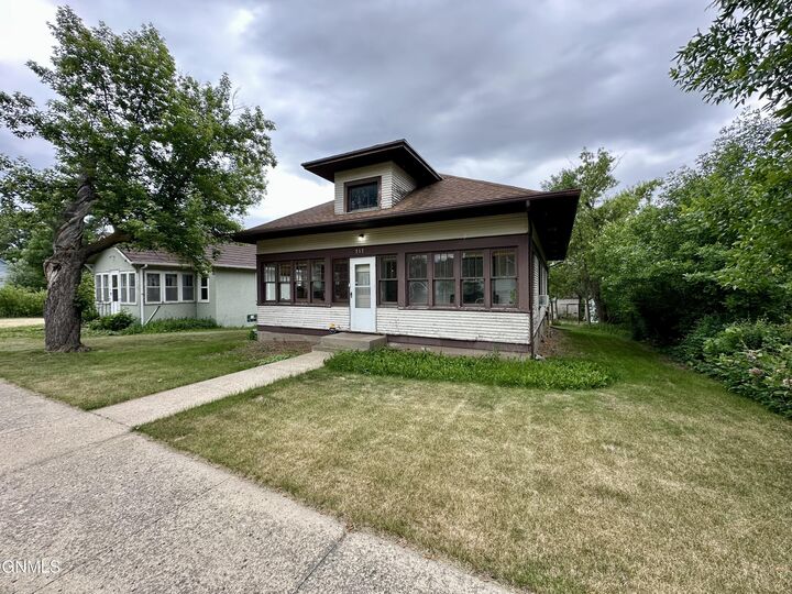 Property Photo:  717 4th Avenue  ND 58577 