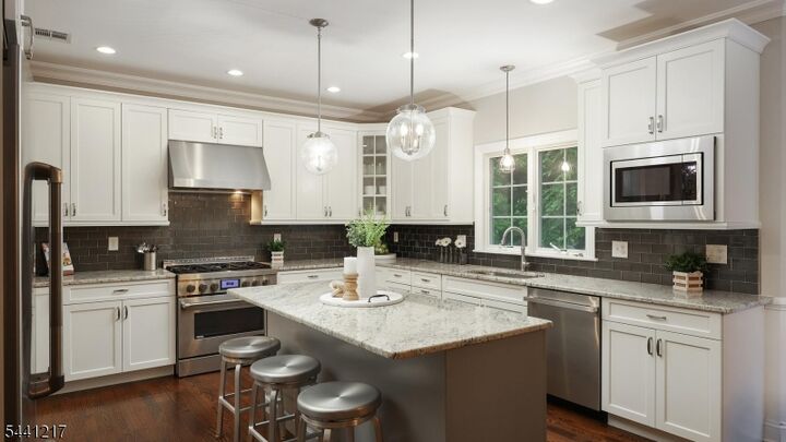 Property Photo:  621 Green Briar Ct  NJ 07090 