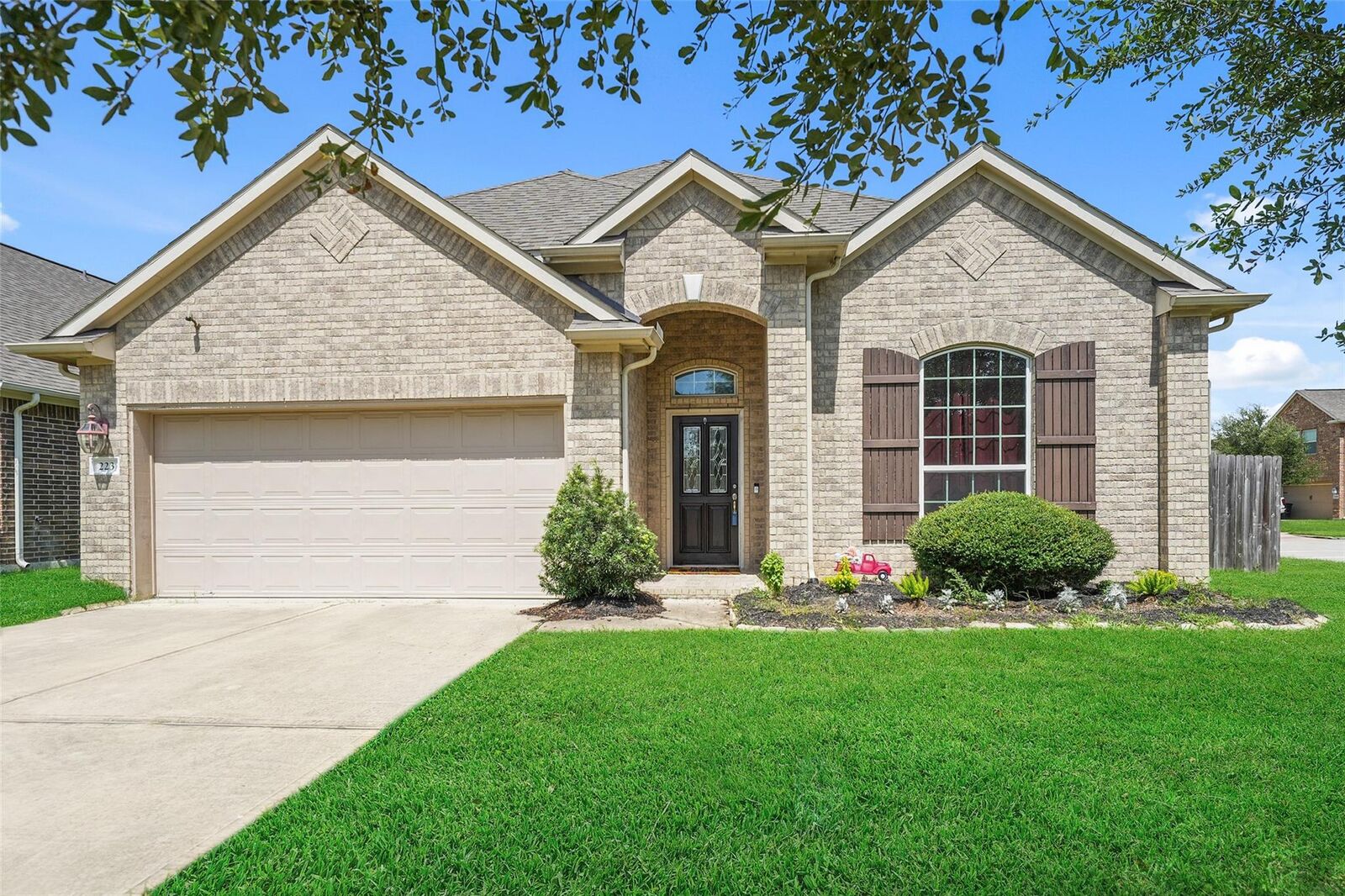 Property Photo: 223 Rochester Trail Lane TX 77539