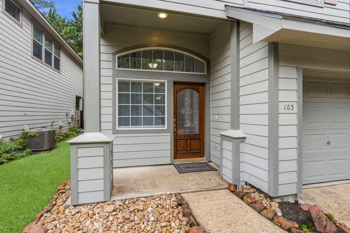Property Photo: 103 Ledgestone Place TX 77382