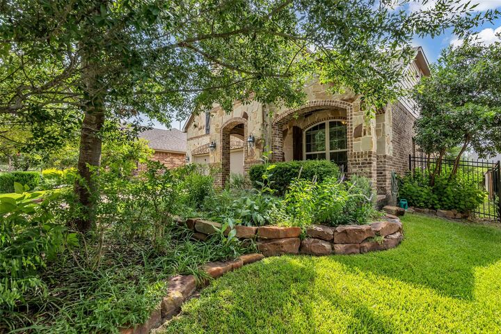 Property Photo: 43 Hearthshire Circle Circle TX 77354