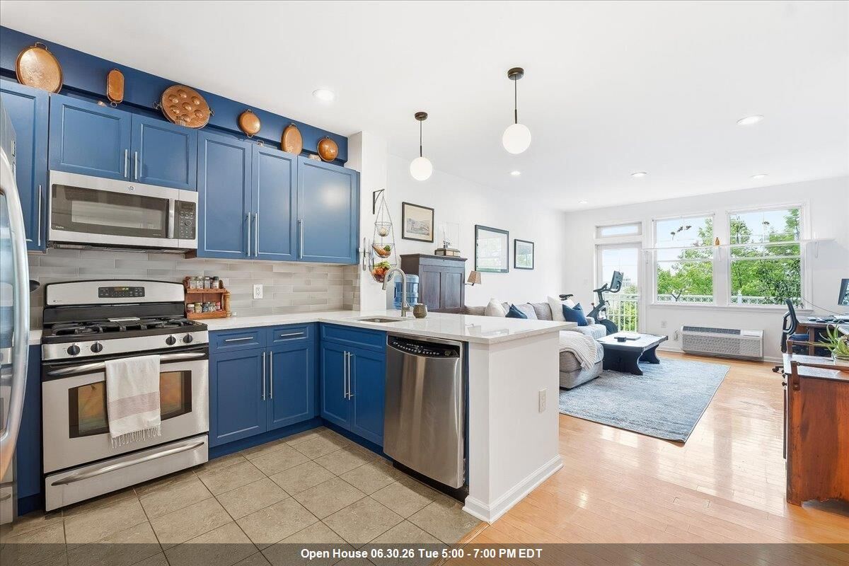 Property Photo:  15 Freedom Way 406  NJ 07305 