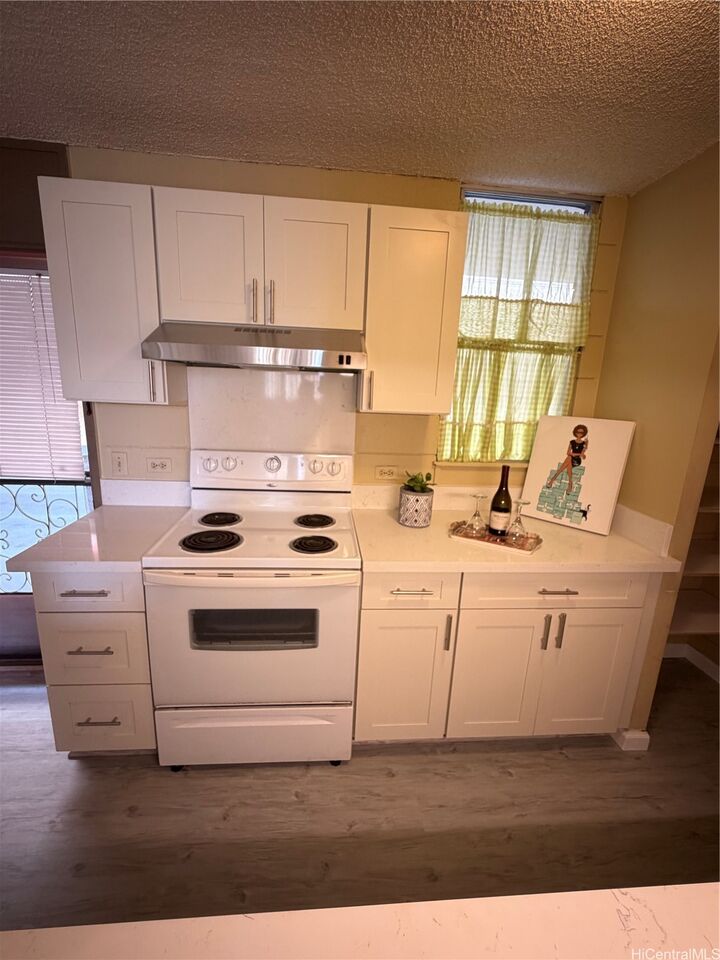 Property Photo:  633 Nalanui Street 215  HI 96817 