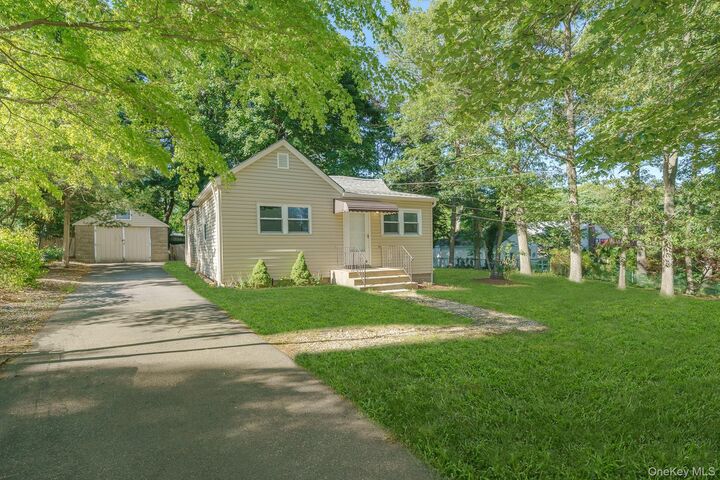 Property Photo:  7 Laurelton Avenue  NY 11784 