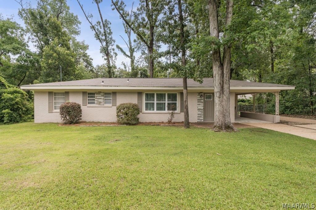 Property Photo: 1835 Hill Hedge Drive AL 36106
