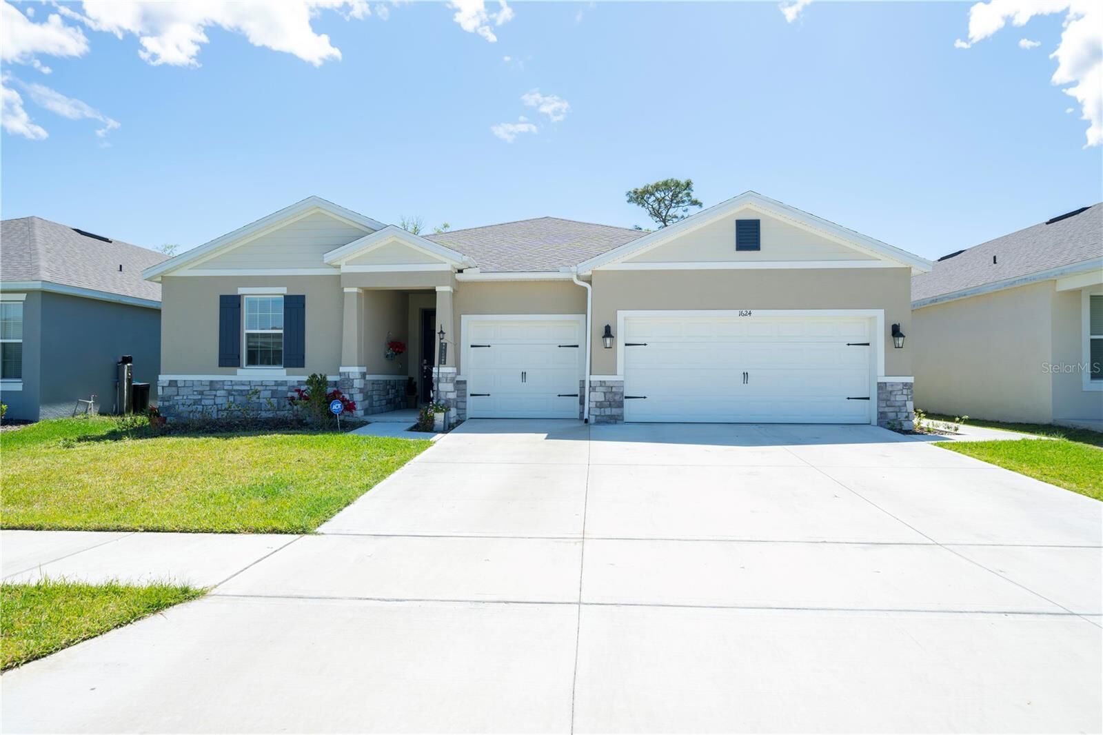 Property Photo:  1624 Barberry Drive  FL 34744 