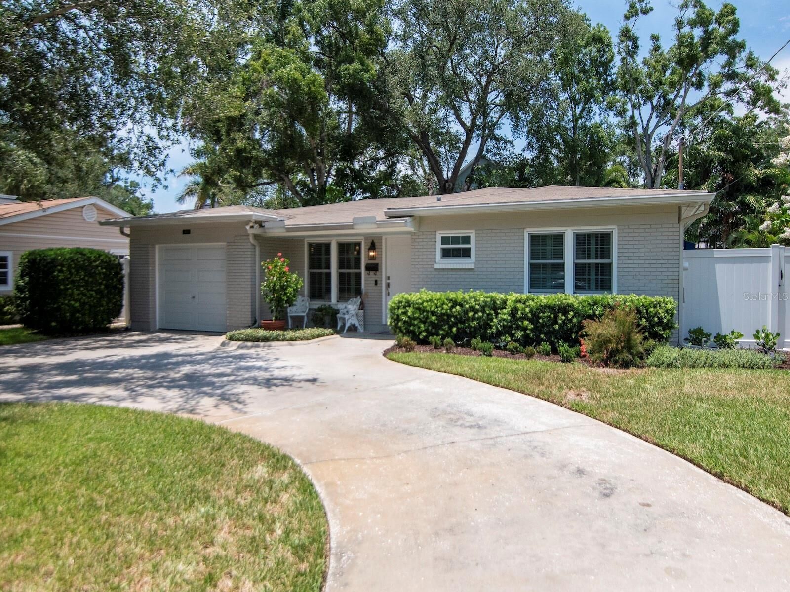 Property Photo: 4415 W San Carlos Street FL 33629