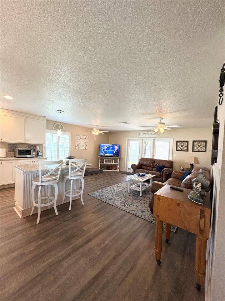 Property Photo: 1216 Chestnut Court FL 33563