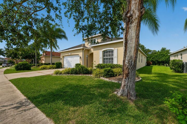 Property Photo:  5328 Lexington Drive  FL 34219 