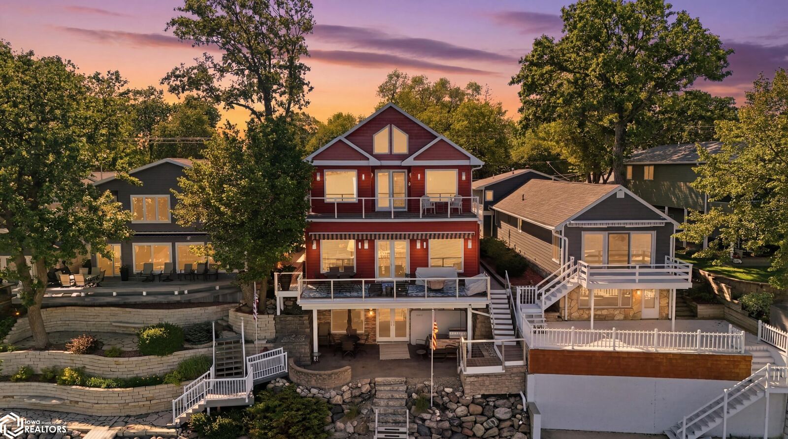 Property Photo: 2217 S Lakeview Drive IA 50428