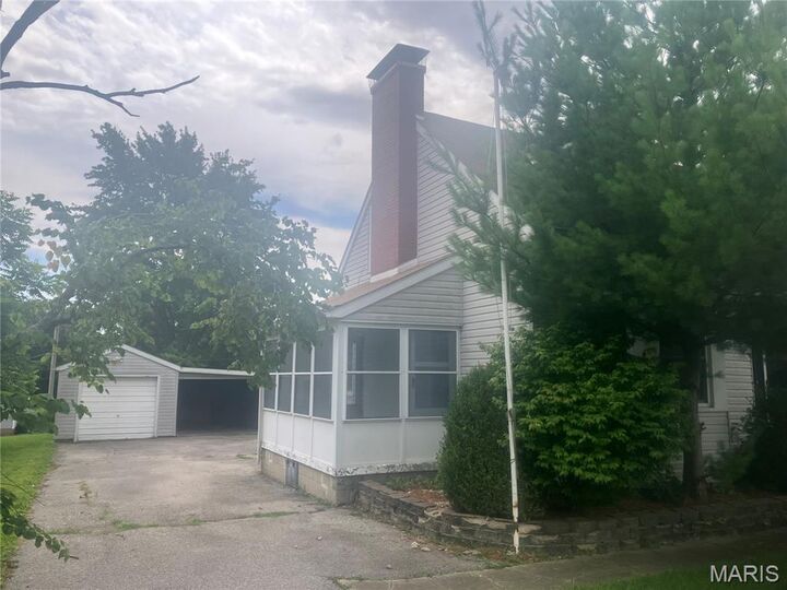 Property Photo:  512 W Legion Avenue  IL 62236 