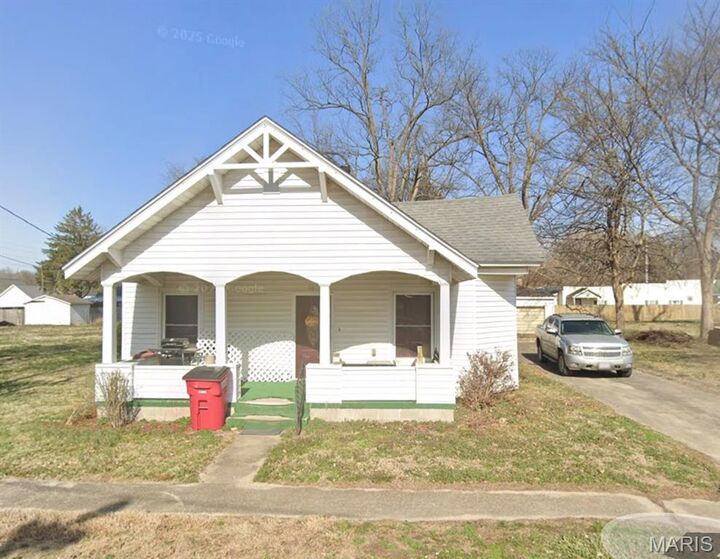 Property Photo:  108 Elm Street  MO 63771 