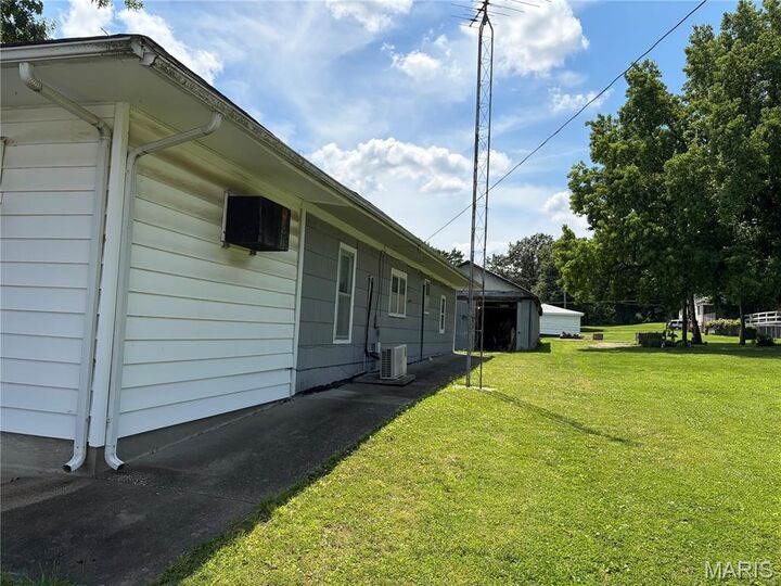 Property Photo:  110 Water Street  IL 62089 