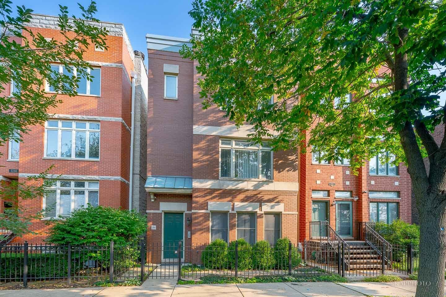 Property Photo:  1344 W Grenshaw Street A  IL 60607 