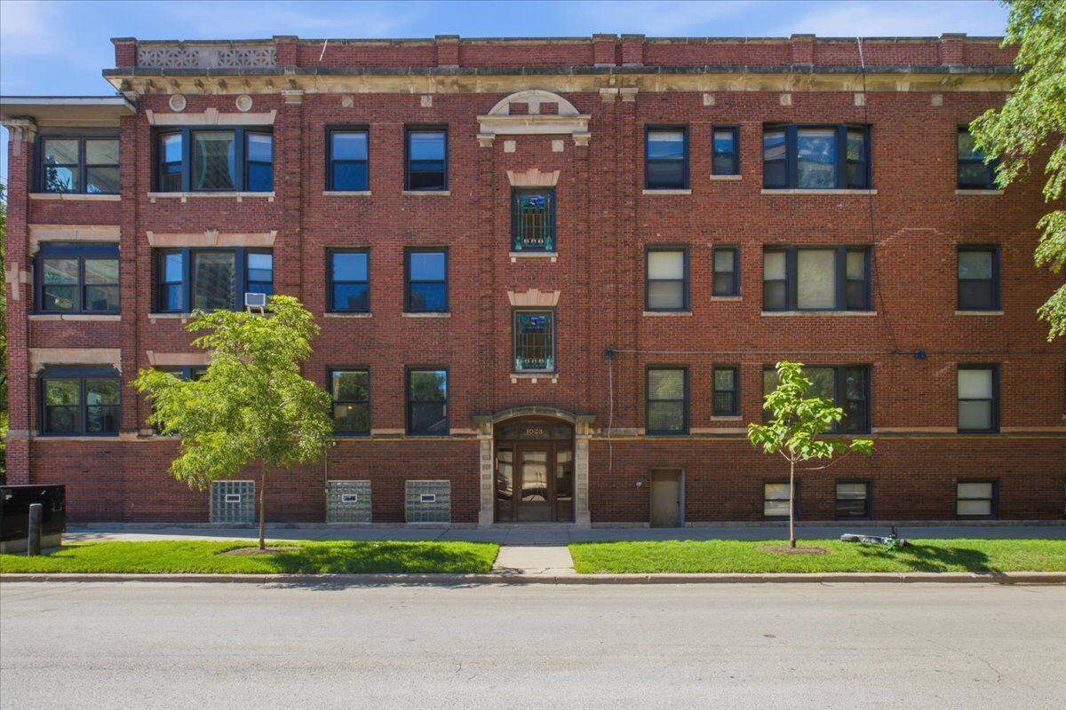 Property Photo:  1023 W Thorndale Avenue 1  IL 60660 