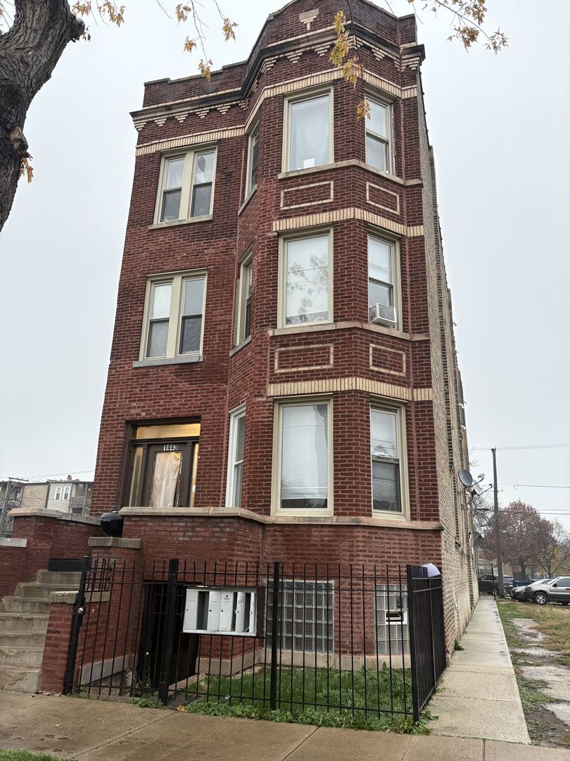 Property Photo:  1443 S Drake Avenue 3F  IL 60623 