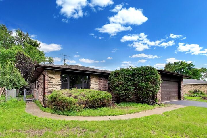 Property Photo:  641 Lee Drive  IL 60014 