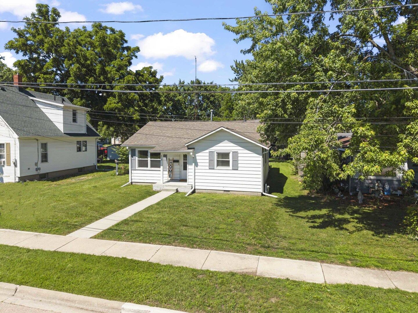 Property Photo:  913 N 15th Street  IL 60115 