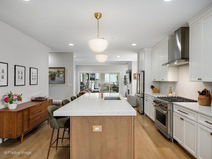 Property Photo: 1938 N Sawyer Avenue 1 IL 60647
