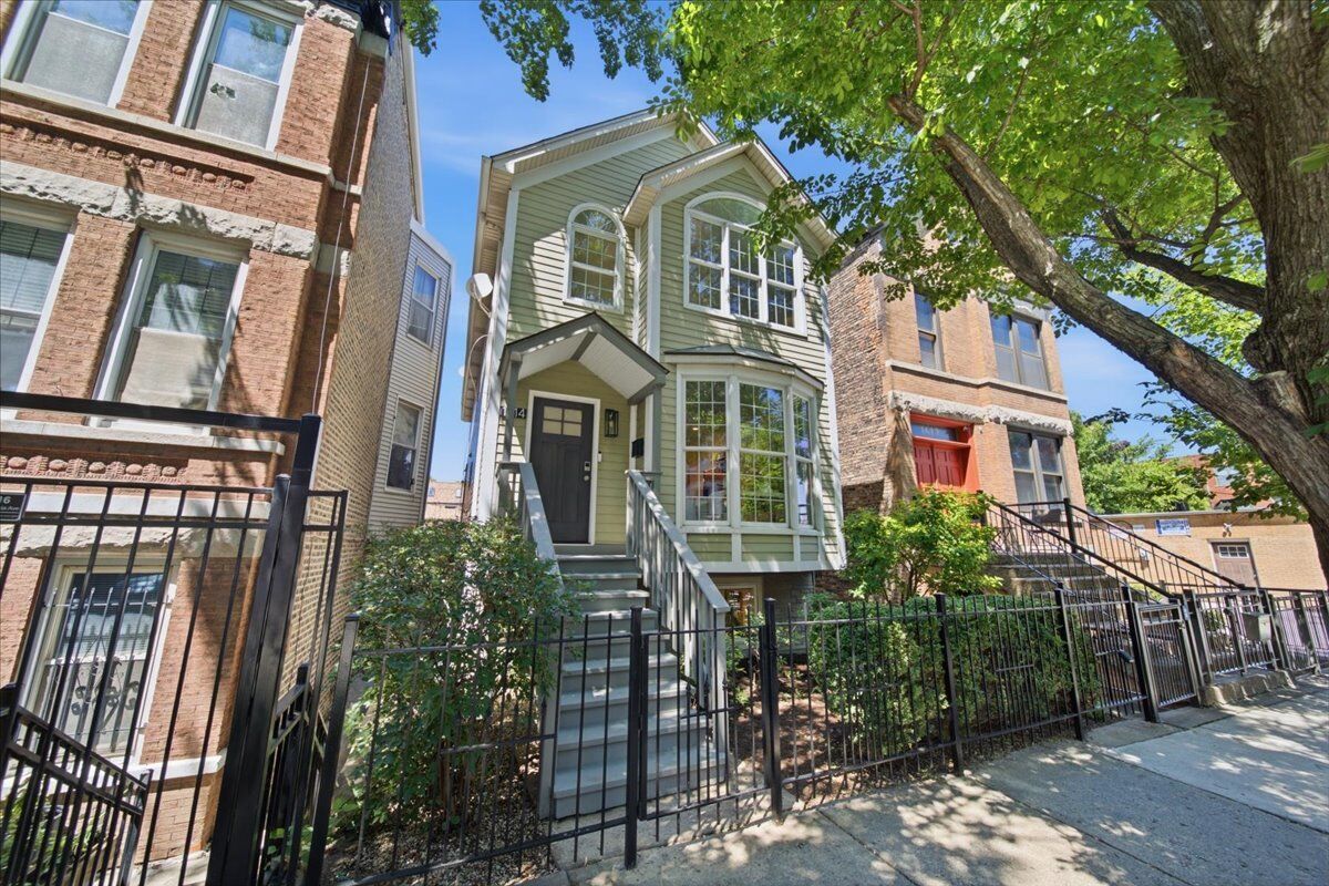 Property Photo:  1614 W Wabansia Avenue  IL 60622 