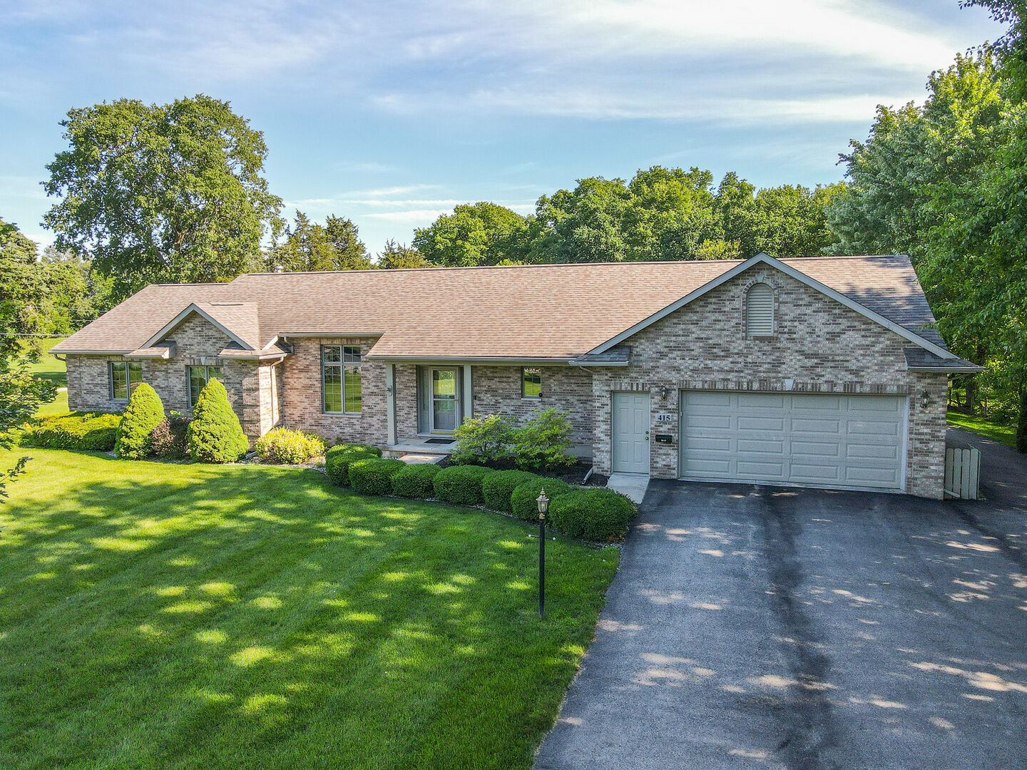 Property Photo:  415 E Southmor Road  IL 60450 