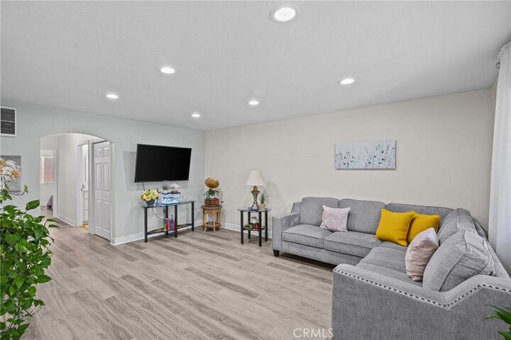 Property Photo:  2094 E Grand Avenue 32  CA 92027 