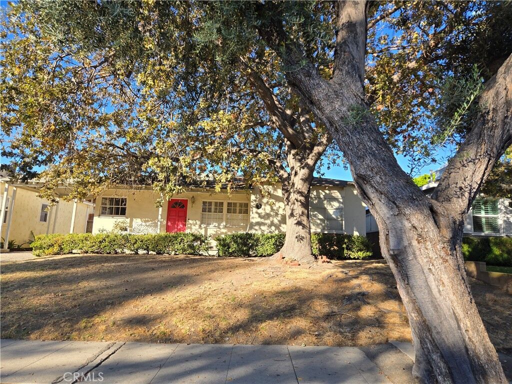 Property Photo: 4427 Bakman Avenue CA 91602
