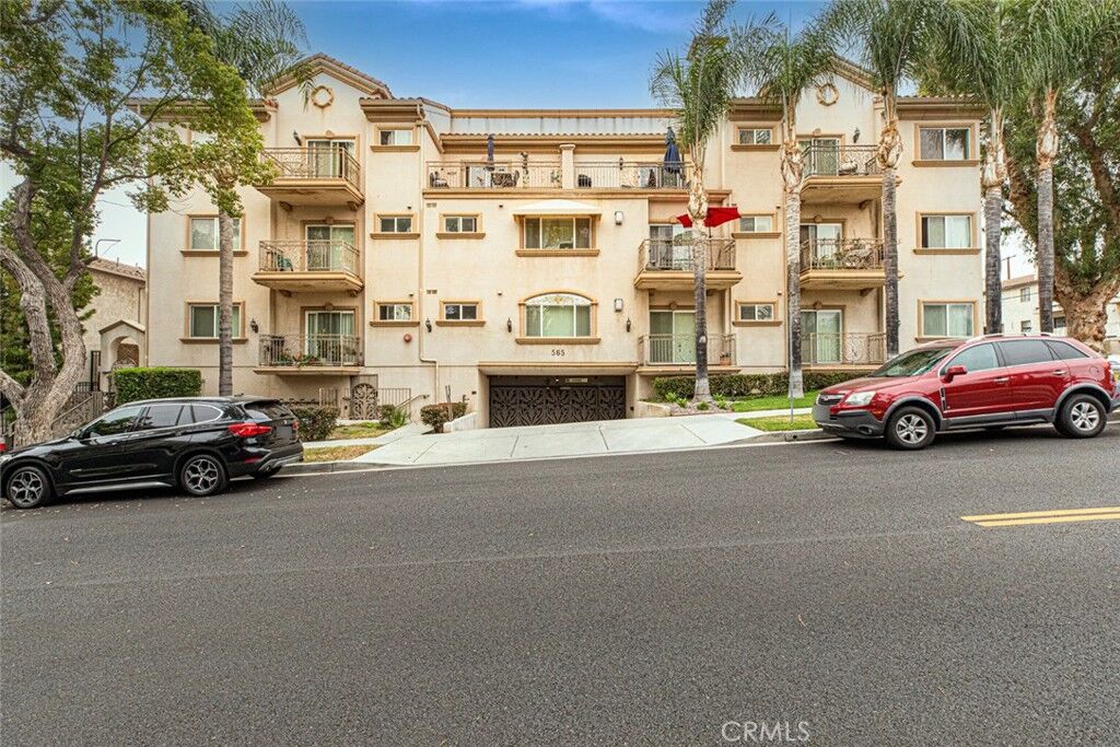 Property Photo:  565 E San Jose Ph1  CA 91501 