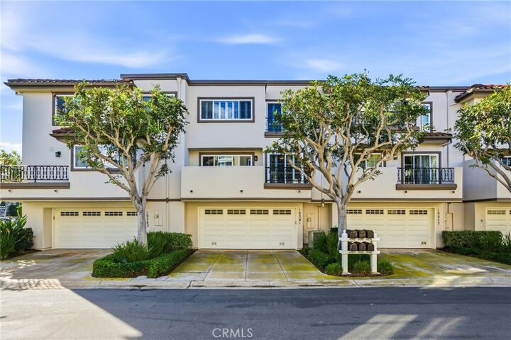 Property Photo:  19281 Meadowood  CA 92648 