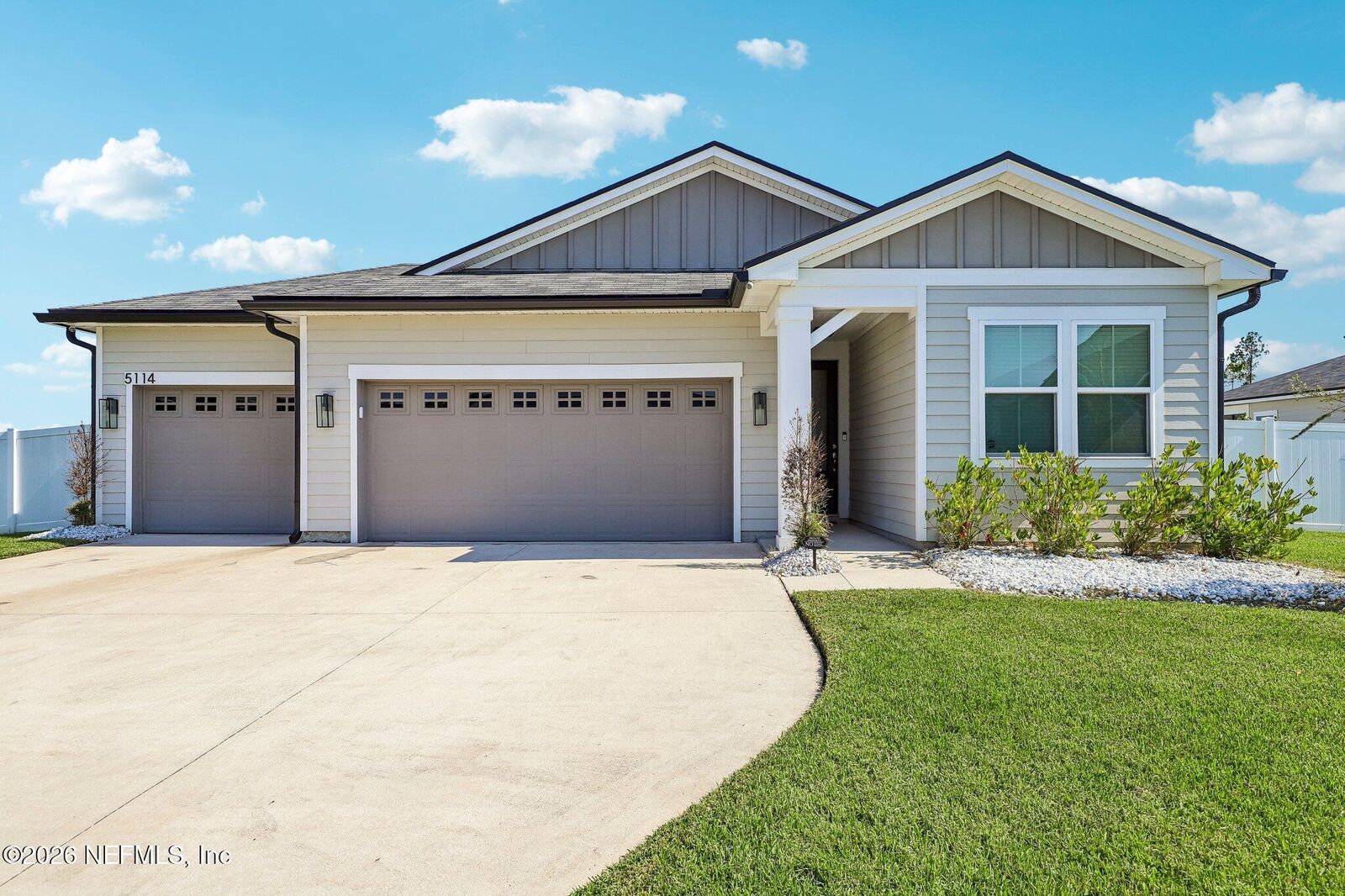 Property Photo:  5114 Angel Lake Drive  FL 32218 