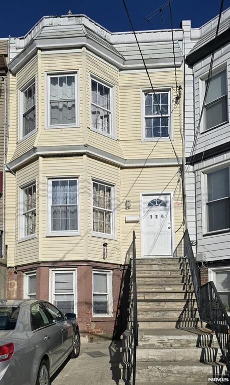 Property Photo:  176 Arlington Avenue 1  NJ 07305 