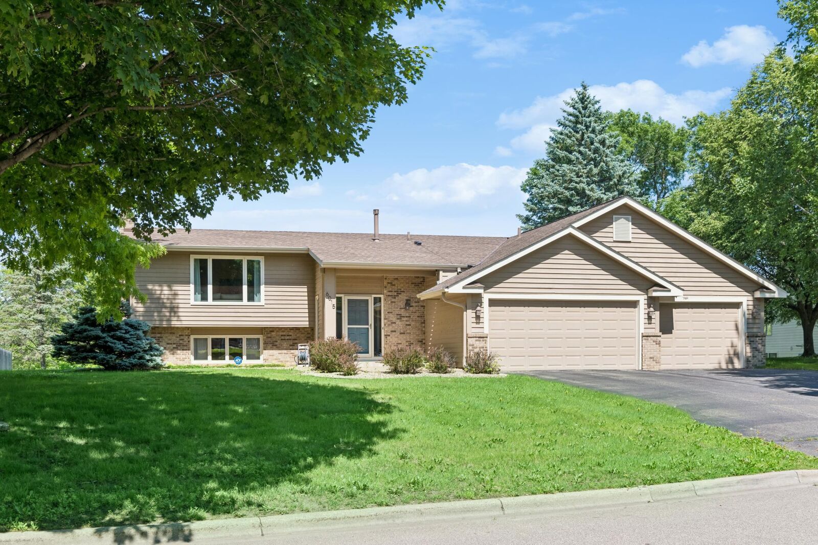 Property Photo: 6015 Creek Ridge Court MN 55345