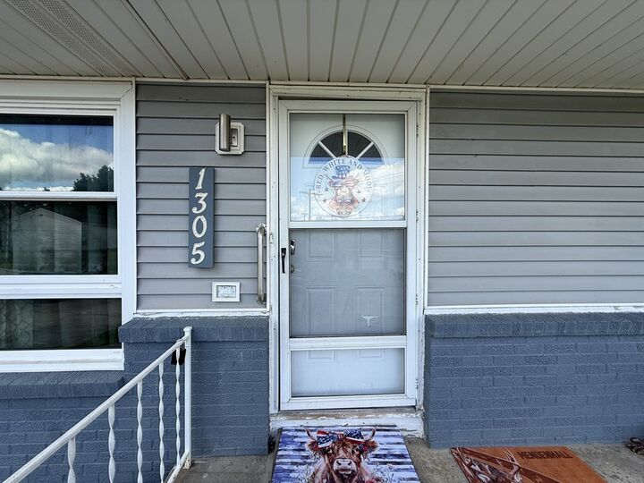 Property Photo: 1305 N Mulanix Street MO 63501