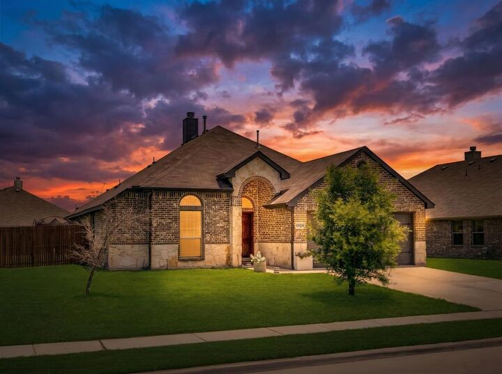 Property Photo:  1928 Glen Meadow Drive  TX 75189 
